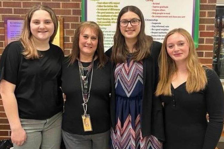 From left to right: Taylor Brooks, MS/HS Vocal Coach Julie Rysavy, Madilyn Janis, and Emery Bultje