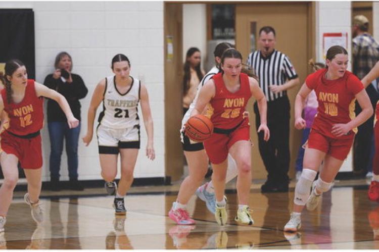Lila Vanderlei brings the ball down the court as teammates Kaeli Wallinga, Breanna Hento, Rilyn Thury and Alexis Vanderlei follow. Photos by Barb Pechous