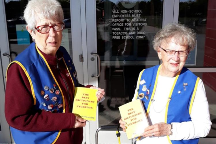 AUXILIARY DELIVERS DICTIONARIES FOR WAGNER 3RD GRADERS