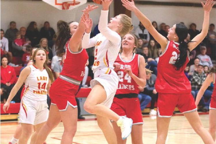 LADY PIRATES TAKES THE LOSS TO WAGNER