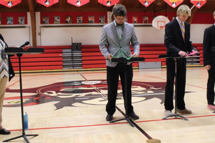 SENIORS PARTICIPATE IN MOCK PRESIDENTIAL ELECTION