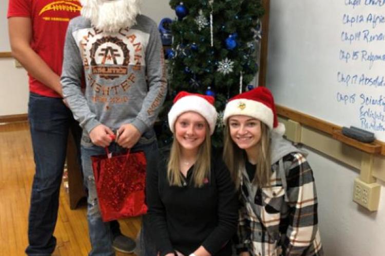 CHEERLEADERS SPREAD CHRISTMAS CHEER WITH CANDY GRAMS