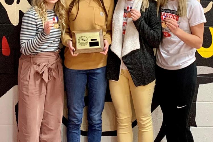 ORAL INTERP TEAM EARNS TEAM EXCELLENCE AWARD
