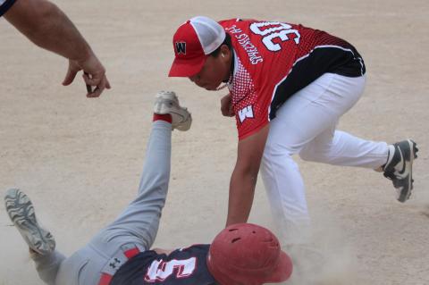 Ron Knudsen gets the out at third base.