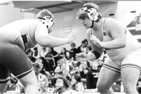 EIGHT WRESTLERS PLACE IN INVITATIONAL