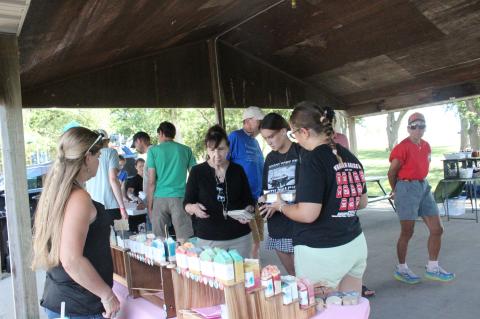 COMMUNITY TURNS OUT FOR FARMERS MARKET SEASON OPENER