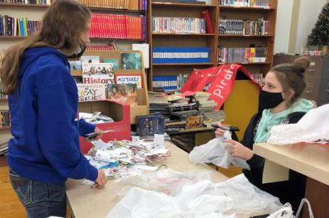 CANDY GRAMS SPREAD CHRISTMAS CHEER