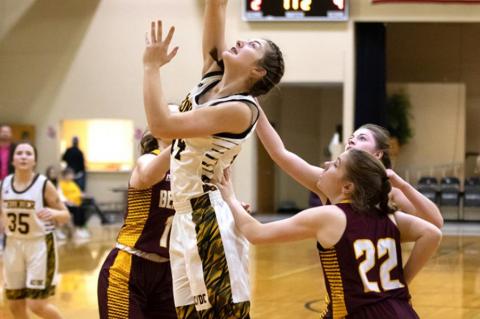 THUNDER LADIES DEFEAT BOBCATS