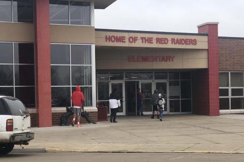 WAGNER COMMUNITY SCHOOL PROVIDES GRAB & GO MEALS