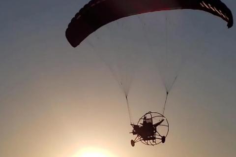 POWERED PARACHUTES MAKE STOP AT LAKE ANDES AIRPORT