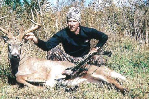 THIS GUY IS A SMART, METHODICAL DEER HUNTER