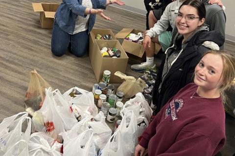 ANDES CENTRAL NATIONAL HONOR SOCIETY COLLECTS DONATIONS