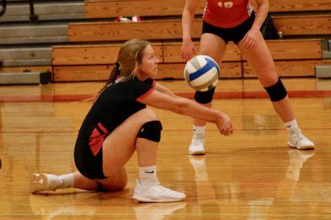 WAGNER TOPS HANSON IN 3 SETS