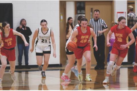 Lila Vanderlei brings the ball down the court as teammates Kaeli Wallinga, Breanna Hento, Rilyn Thury and Alexis Vanderlei follow. Photos by Barb Pechous