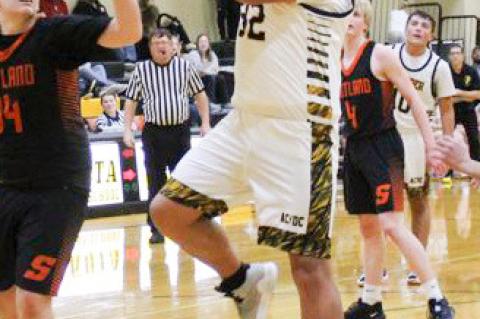 AC/DC THUNDER FALLS TO SCOTLAND