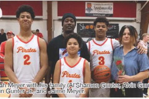 Aziah Meyer with his family (Al'Shamon Gunter, Alvin Gunter, Alvin Gunter Jr., and Jaime Meyer.