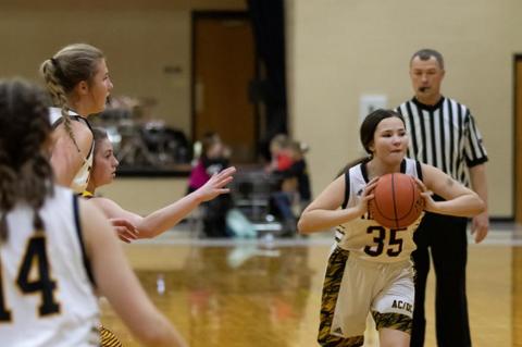 THUNDER LADIES DEFEAT BOBCATS