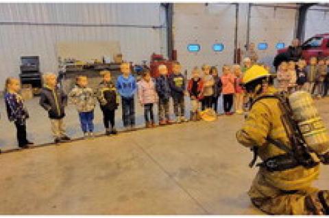 AVON ELEMENTARY STUDENTS VISIT AVON FIRE DEPARTMENT