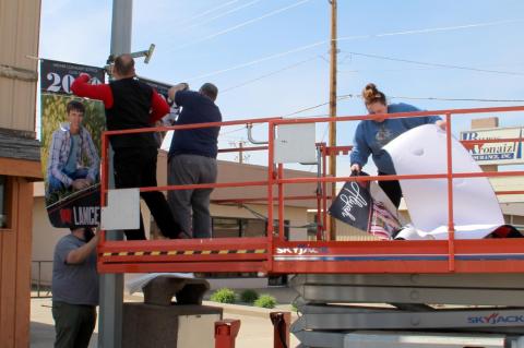 WAGNER SENIOR BANNERS LINE MAIN STREET