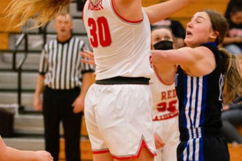 RAIDERS SOAR PAST THE EAGLES