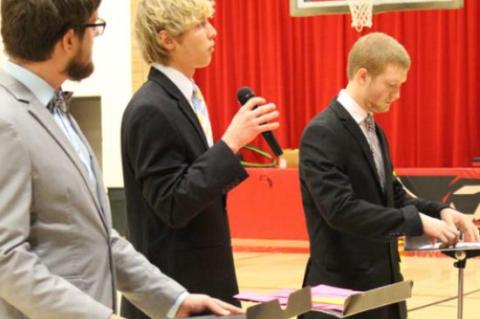 REPUBLICANS WIN IN STUDENT MOCK ELECTION