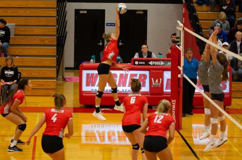 WAGNER TOPS PLATTE-GEDDES IN A TOUGH 5 SET MATCH